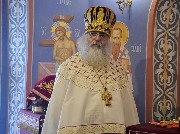 Его Преосвященству сослужил наместник монастыря архимандрит Василий (Паскье).